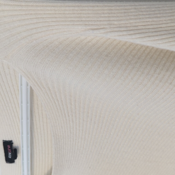 Ardene curve Cream Dolman sleeve shirt - Picture 3 of 3